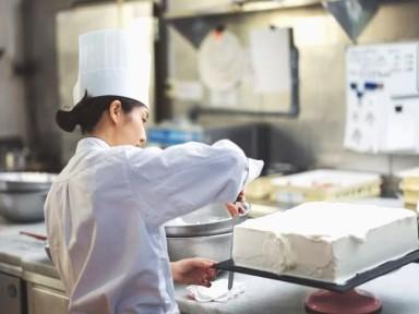 ウエディングからレストラン、販売商品まで、多様な舞台で技術を発揮できます。