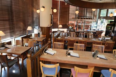 日本酒やワインの専門講習会を定期開催しており、働きながらソムリエなどの高度な専門知識を習得できます。