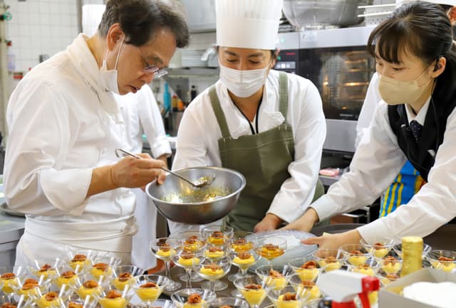 【イタリアンの巨匠・片岡護の名店×“料理で感動を届ける”を仕事に】仕込みから学ぶ本格イタリアン◎味・見た目・スピードすべてにこだわる調理を！将来的には料理長へ♪
