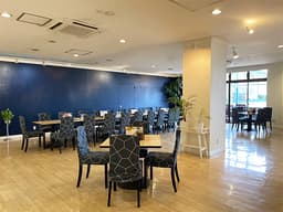 158年の歴史を誇る、国際色豊かなスポーツクラブ内にある、開放感あるレストランでの勤務！