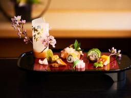 名匠の技を間近で学べる環境。本物の日本料理を追求できます。