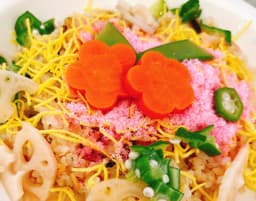 献立作成から盛り付け、発注管理まで幅広く担当するため、栄養士としての実務スキルを総合的に磨けます。