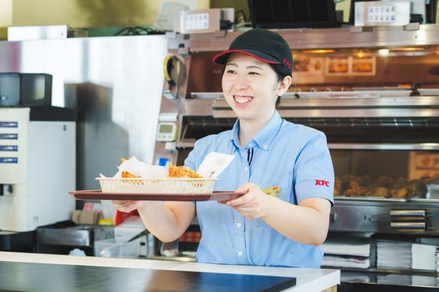 飲食経験を活かして、地域に根ざす店長候補へ！月8～9日休み／休暇・福利厚生充実／U・Iターン歓迎。希望勤務地を考慮し、暮らしもキャリアも大切にできます◎