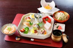 小田原の鮮魚や鎌倉野菜など、さまざまな食材を扱い、料理人としての幅を広げられます。