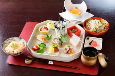 小田原の鮮魚や鎌倉野菜など、さまざまな食材を扱い、料理人としての幅を広げられます。