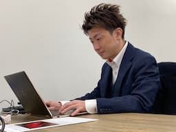 本社勤務×教育担当。制度づくりの中心で活躍できます。