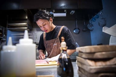 丁寧な仕込みが、美味しさの土台に。料理に集中できる環境です。