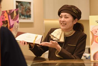 ゴディバにて、店舗スタッフとして活躍していただきます。