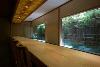 希望者には英語などの語学研修を提供しており、国際的なおもてなしに対応する語学力を養えます。