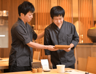 月給35万～50万円！転職回数や今までの業態経験は不問です。新たな風を吹かせていきましょう。