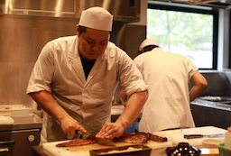 伝統を正しく継承してきた当社だからこそ、正しい日本食・本物を世界に向けて発信できると考えています。
