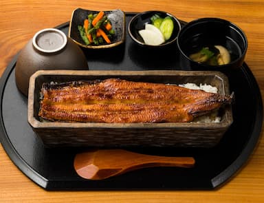 名古屋で人気の鰻料理専門店、全国に出店展開中！勢いのある企業でご活躍ください。
