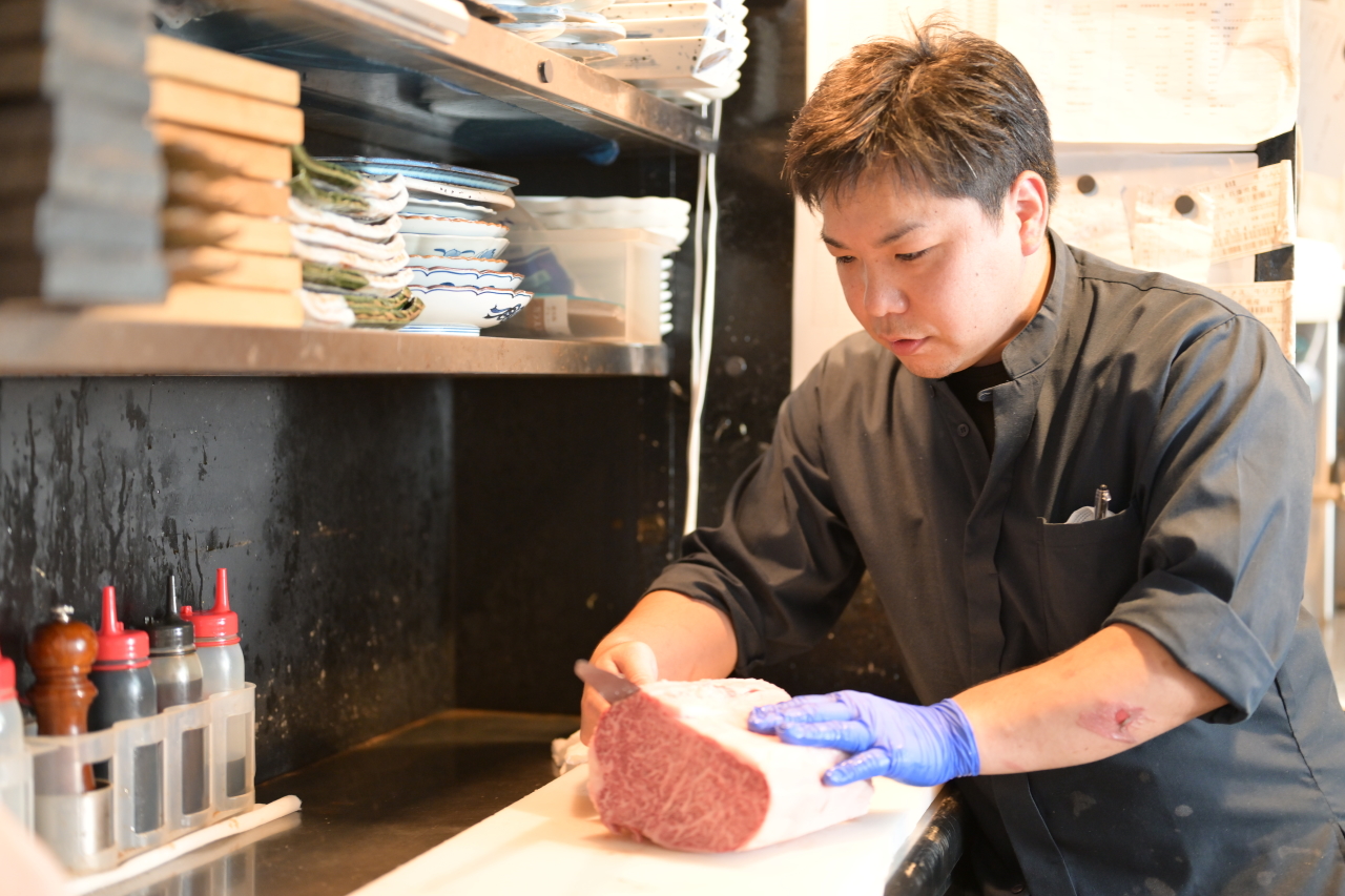 名古屋市内の高級和牛を扱う料理店でご活躍ください。月給28万～34万円。お休みはたっぷり月8日～9日