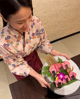『万葉まえだ亭』堺筋本町でのホールスタッフを募集しています。