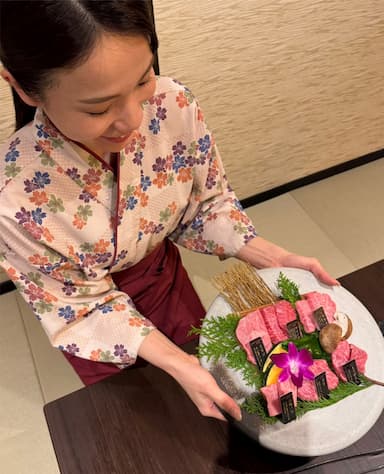 『万葉まえだ亭』堺筋本町でのホールスタッフを募集しています。