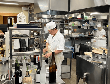 百余年変わらない味と技を引き継ぐそば職人になりませんか。神田の名店が調理スタッフを募集。未経験OK。