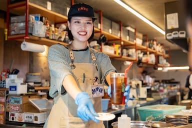 『肉と酒 ジョンスミス』で新たな仲間を募集！人気店をさらに進化させる店づくりに関われます。