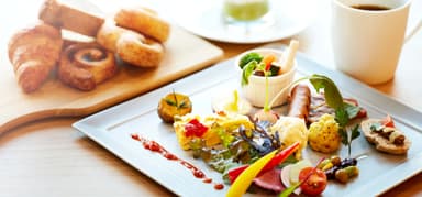 彩り豊かな野菜を活かしたこだわりの朝食メニューを提供しており、調理師としての感性を磨ける環境です。