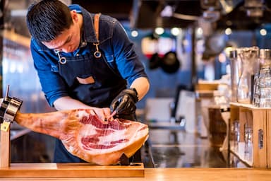 ユニークな和テイストのイタリアン業態3店舗で、調理スタッフ募集！