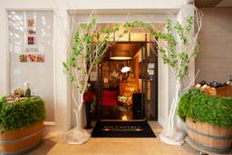 個性豊かなブランドを多数展開！常に新しい挑戦を続ける会社で、店長候補の募集です。