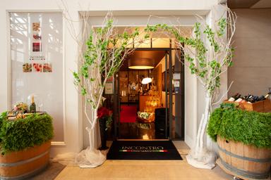 個性豊かなブランドを多数展開！常に新しい挑戦を続ける会社で、店長候補の募集です。