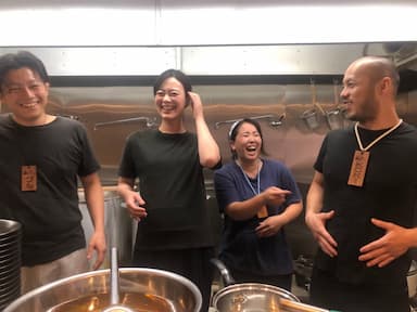 仕込みの時間を含めて、実働8時間勤務。早上がりや遅出の日もあり、働きやすい環境です。
