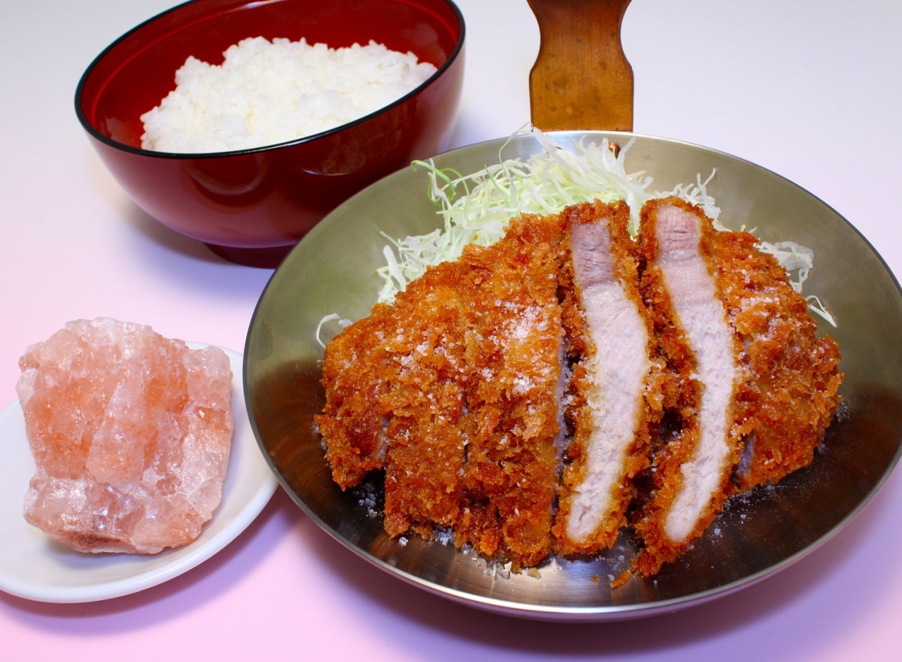 カツ丼・親子丼の専門店として、定番～変わりカツ丼・親子丼を30種以上、ご提供中。