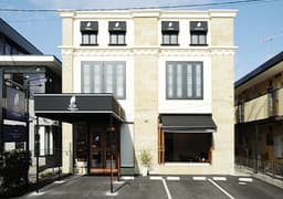 接客販売に留まらず、在庫管理や売場レイアウト、POP作成といった店舗運営のノウハウを学べます。