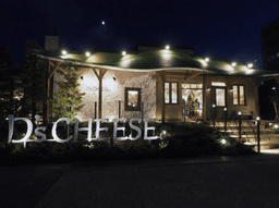 話題のチーズケーキを、自分の手で仕上げるやりがいが待っています。