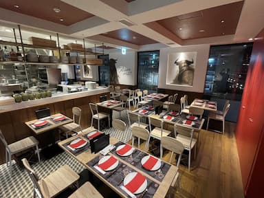 2025年10月になんばに新店オープン！4月にはベトナム進出し、5年で20店舗を目指します。