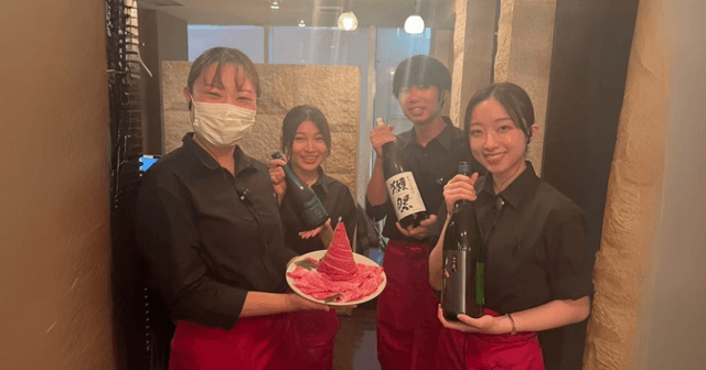 【事業拡大！今後の出店計画多数あり】経験浅くても高給与＆完全週休2日制の環境で成長し、店長としてキャリアアップを目指しませんか？2025年念願の世界初進出◎