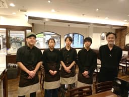 20〜30代の若手を中心に、幅広い年齢層のスタッフが活躍中！