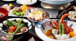 相模湾を一望できる開放的なロケーション。伊豆の豊かな自然を感じながら、清々しい気持ちで業務に励めます