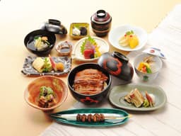江戸末期から続く老舗の味と職人技を基本から応用まで幅広く学び料理人として確かな成長を実感できます。