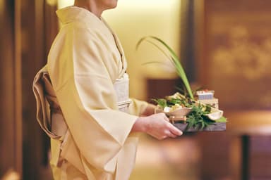 京懐石を中心とした料理と細やかなおもてなしで、国内外のお客様に特別な滞在を届けます。