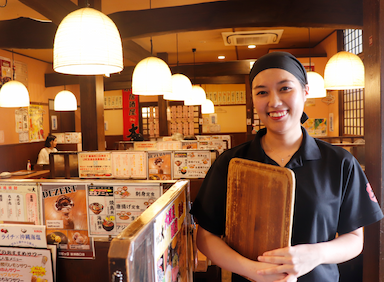 埼玉県で多店舗展開している『焼鳥居酒屋 大（ビッグ）』でホールスタッフの募集です