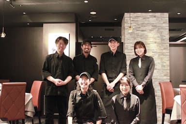 落ち着いた空間で、お客様一人ひとりに寄り添ったサービスを。