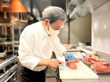 焼肉、ビュッフェレストラン、ラーメンなど多彩な業態で店長候補を募集！