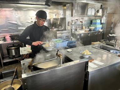 未経験スタート歓迎！70年以上愛される『井手ちゃんぽん』で手鍋調理のライブ感を楽しもう！