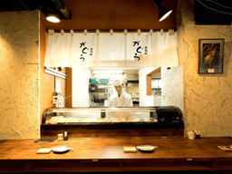 スタッフ同士の距離が近く、相談しやすい環境！独立志向の方も全力で応援します！