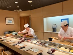 札幌駅・大通駅から徒歩圏内。落ち着いた寿司店で、調理見習いからスタート！
