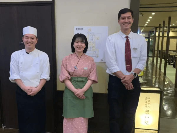 【月9日休み／各種手当充実／独身寮あり】空港内の温浴施設で、旅や出張の合間にほっとできる食事を提供◎調理経験を活かして、和洋中の幅広いメニューに挑戦できます！