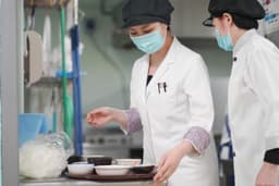 40代・50代のスタッフも活躍中！これまでの経験や資格を活かし、患者様の毎日の食事を支えませんか？