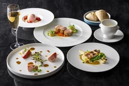 世界的なホテルブランド「ハイアット」の直営店として、高い基準の調理技術やサービスを習得できます。