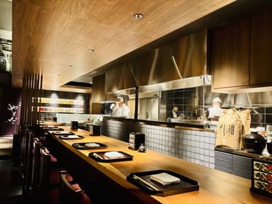 130年の歴史を持つ老舗料亭が母体。新潟の郷土料理や旬の素材を扱うハイレベルな調理技術を習得可能。