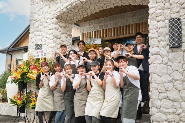 ＜完全週休2日制★人気イタリアンPISOLA★調理スタッフ募集＞各店舗に社員2〜3名以上◎厚いチーム体制でスキルアップを実現しよう！