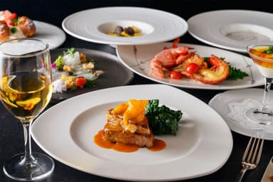 銀座の老舗レストランで高級食材を扱い、料理長候補としてメニュー開発や運営の全般に携われる環境です。