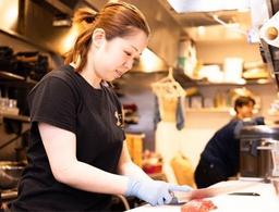 “食べるプロテイン”として人気。牛恋の代名詞となる赤身焼肉を扱います。