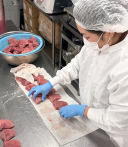 「食べるプロテイン」として人気。牛恋の代名詞となる上質な赤身肉を扱える環境です。