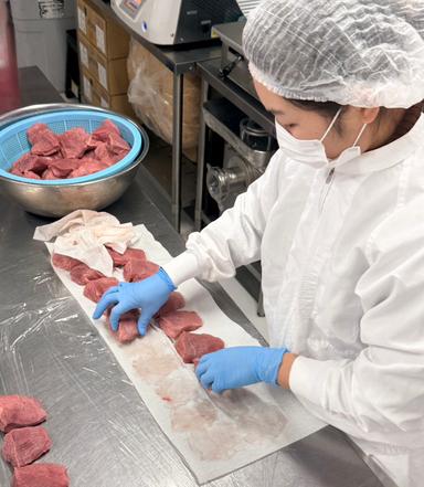 「食べるプロテイン」として人気。牛恋の代名詞となる上質な赤身肉を扱える環境です。